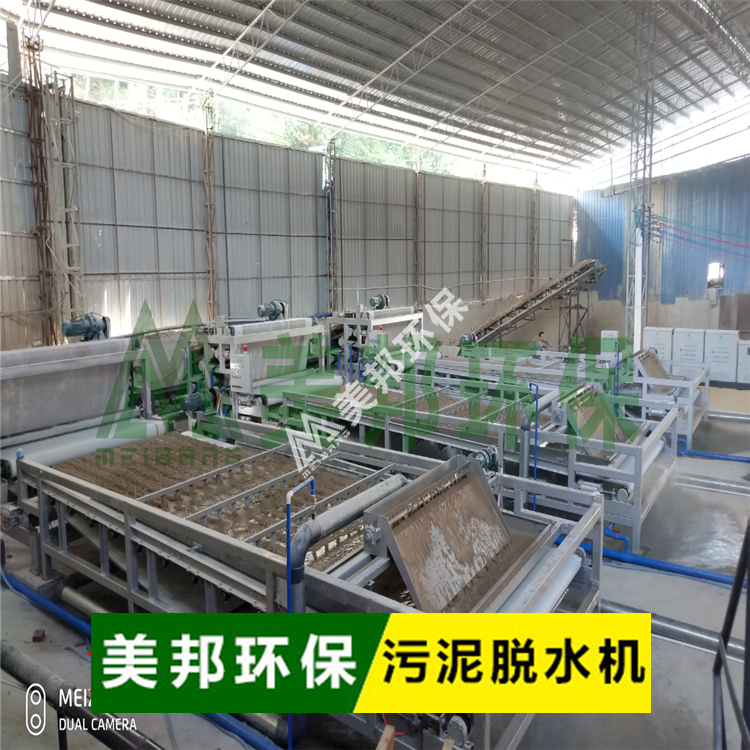 洗沙泥漿脫水，清水循環(huán)使用，泥餅手抓不出水
